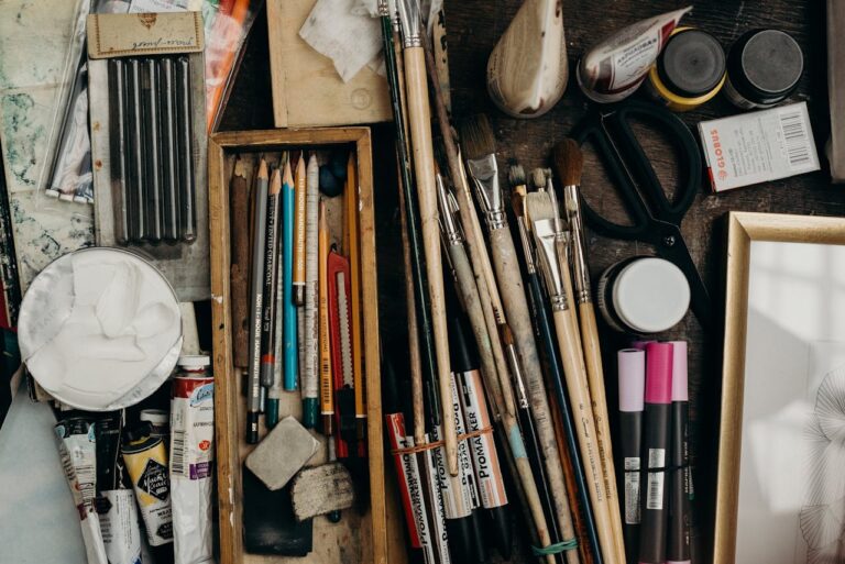 come gestire la propria comunicazione, canali social, sito, come migliorare la propria comunicazione, come fare grafiche professionali, dove trovare belle foto gratis, come si usa l'ai
